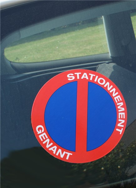 Sticker stationnement génant déplacez votre véhicule