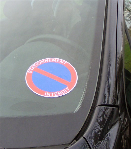 Etiquette adhésive interdiction de stationner dissuasive - Autosignalétique